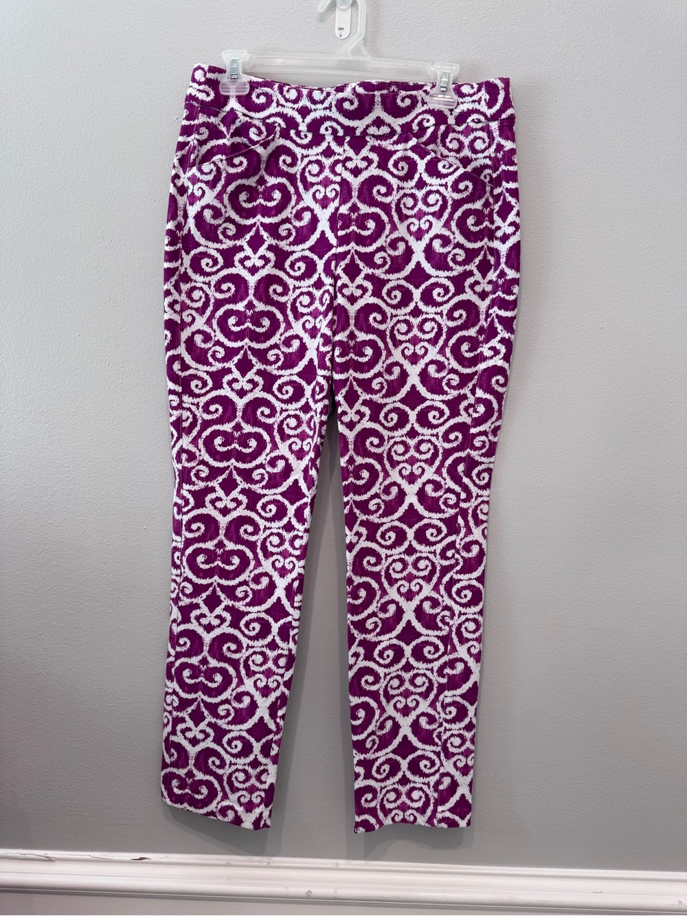 Chico’s Travelers Collection Purple White Print Ankle Pants Size 1 Medium Stretc